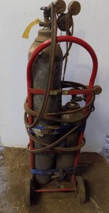 lot 400 image: Acetylene torch set with cart
