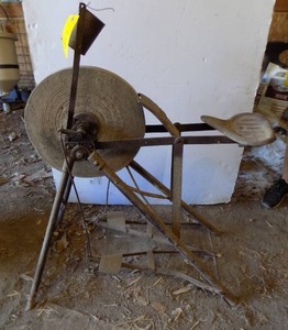 lot 401 image: Keen Kutter - Sharpener