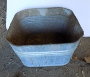 lot 402 image: Vintage Galvanized Wash Tub