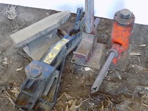 lot 409 image: Jacks and Anvil