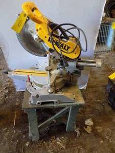 lot 412 image: Dewalt Compound Miter Saw