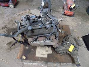 lot 424 image: GM Pickup V8 Motor  Transfer Case, 2 Xtra cab Windows