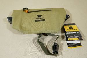 lot 39 image: Mountainsmith Dry Kick Hiking Fanny Pack