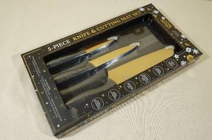 lot 81 image: Thyme and Table 5 Piece Knife and Cutting Mat Set