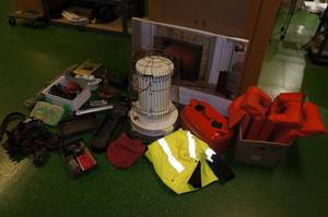 lot 140 image: Assorted HuntingFishingCamping Gear