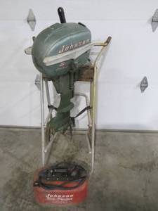 lot 3B image: Johnson Sea Horse 5 12 Horsepower Motor with fuel Tank and Gas Hose - Untested