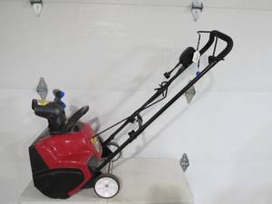 lot 7 image: New - Toro 1800 Power Curve Electric Snowthrower - model S-1800