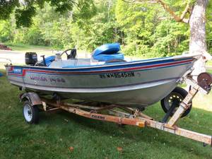 lot 1 image: 14 Alumacraft Lunker 14SS Boat with 25 Horse 2 Stroke Mercury Motor and Calkins Trailer