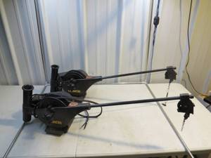 lot 17 image: 2 Cannon Mini Mag Electric downriggers with Mount Plates and Weights