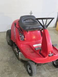 lot 25 image: Honda Harmony Riding Lawn Mower 30 Deck