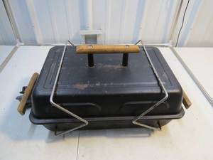 lot 40 image: Table Top Propane Grill