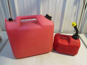 lot 66 image: Mixed Lot of Gas Cans