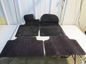 lot 69 image: 2016 Jeep Grand Cherokee Floor Mats