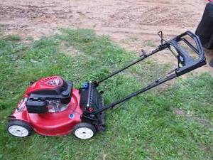 lot 25A image: Toro 22 Recycler Push Mower - Self Propelled
