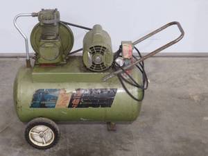 lot 80 image: Montgomery Ward Single Piston Compressor - 12 Gallon