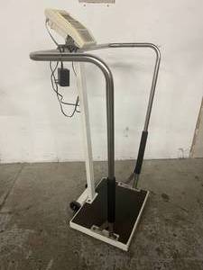 lot 24 image: Detecto Digital CN20 Portable Bariatric Floor Scale With Hand Rails 600lb Capacity - Great Working Condition