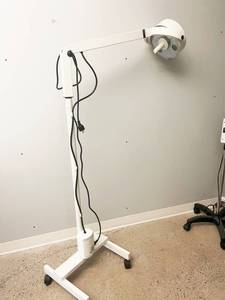 lot 41 image: MSRP $2400 Welch Allyn LS200 #44200 Lab Medical Grade Industrial 3-Lamp Procedure Mobile Multi-adjustable Examination Surgical Light Lamp - Mechanics built to last a lifetime Excellent Working Condition 