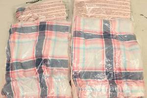 lot 22 image: 4ct Amazon Essentials XL Womens Pink and Blue Flannel Pajama Set