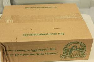lot 35 image: Viking Farmer Alfalfa Hay for Rabbits and Small Pets Certified Weed-Free