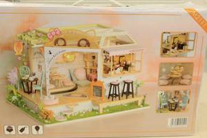 lot 42 image: Cat Cafe DIY Model w Dust Cover