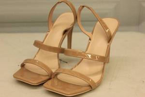 lot 48 image: Size 7 Brown Sandal 4 Heel Details Unknown