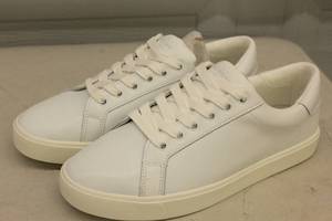 lot 65 image: Sam Edelman Classic Sneaker White Mens size 9