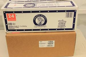 lot 81 image: FritoLay SmartFood White Cheddar Popcorn 40ct  Pirate Booty Rice & Corn Puffs Aged White Cheddar Flavor 24ct - BOX DAMAGED