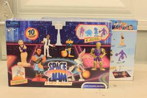 lot 87 image: 2ct Space Jam A New Legacy Collectable Figurines