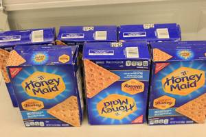lot 201 image: 6ct Honey Maid Graham Crackers - Past Date, Damaged Boxes