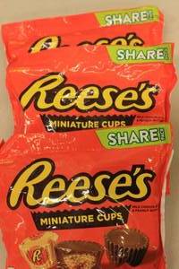 lot 248 image: 3ct Reeses Miniature Peanut Butter Cups Share Pack