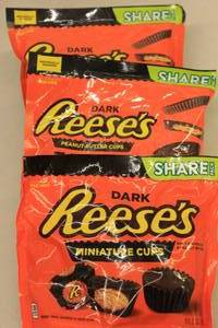 lot 252 image: 3ct Reeses Dark Chocolate Mini Peanut Butter Cups Share Pack