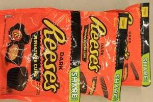 lot 253 image: 3ct Reeses Dark Chocolate Mini Peanut Butter Cups Share Pack