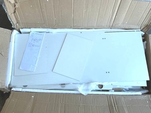 lot 104 image: White Vanity Set with Mirror