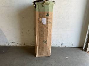 lot 143 image: ZINUS 12 Inch Green Tea Cooling Gel Memory Foam Hybrid Queen Size Mattress