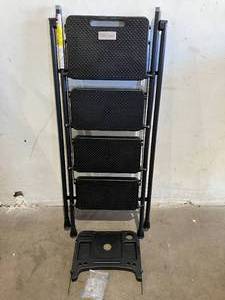 lot 152 image: HB Tower Black 4-Step Folding Step Stool with Tool Platform