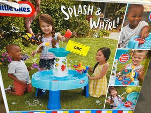 lot 186 image: Little Tikes Spinning Seas Water Table