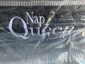 lot 148 image: NapQueen 12 inch Victoria Hybrid Cooling Gel Infused Memory Foam and Pocket Spring King Size Mattress