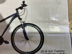 lot 253 image: Schwinn 28 inch 700c Blue Mens Trailway Hybrid Bike
