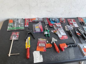 lot 230 image: Wholesale Lot of Assorted Tools
