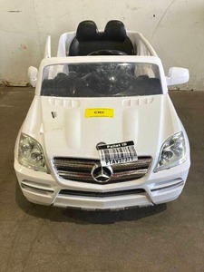 lot 272 image: Rollplay 6V White Mercedes-Benz GL450 SUV Powered Ride-On