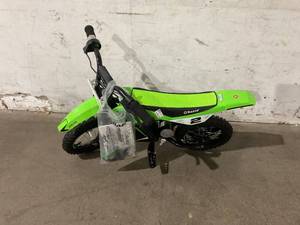 lot 18 image: Razor SX125 12V100W McGrath Green Electric Dirt Bike