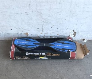 lot 45 image: Razor Ripstik DLX Mini Blue Casterboard