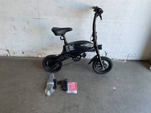 lot 49 image: Jetson Axle 12 Black Foldable Step Over Electric Bike