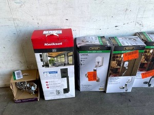 lot 59 image: LOT OF 6 Door Handles - including Defiant, Home Decorators and Kwikset