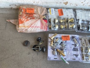 lot 60 image: LOT OF Assorted Door Knobs