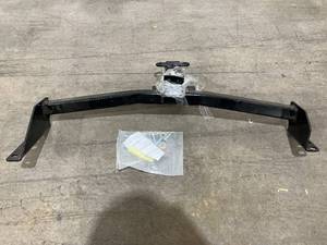 lot 77 image: Draw-Tite Class III 2 inch Receiver Trailer Hitch