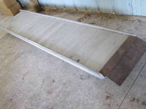 lot 17 image: 10 Foot heavy duty loading ramp...