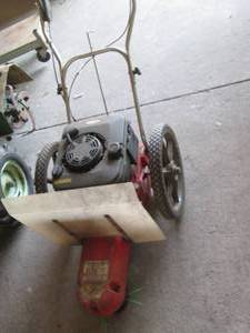 lot 20 image: Briggs and Stratton gas powered