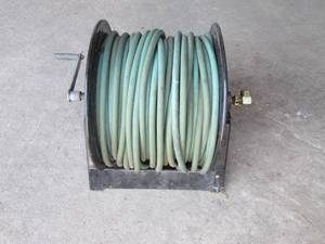 lot 34 image: Sturdy air hose reel with approxima...