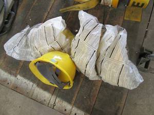 lot 41 image: 4 Brand new hard hats...